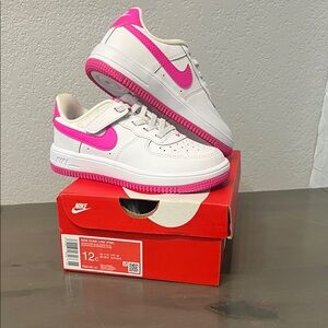 Nike White and Pink Low-Top Sneakers